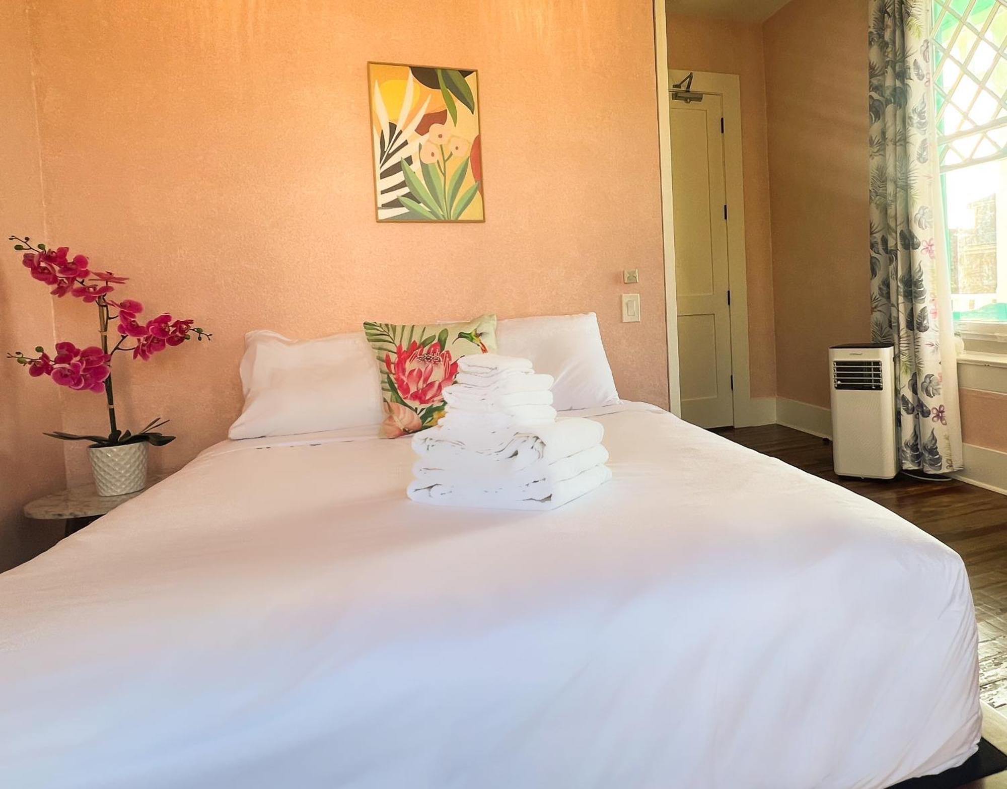 Lotus Galveston Hotel Exterior photo